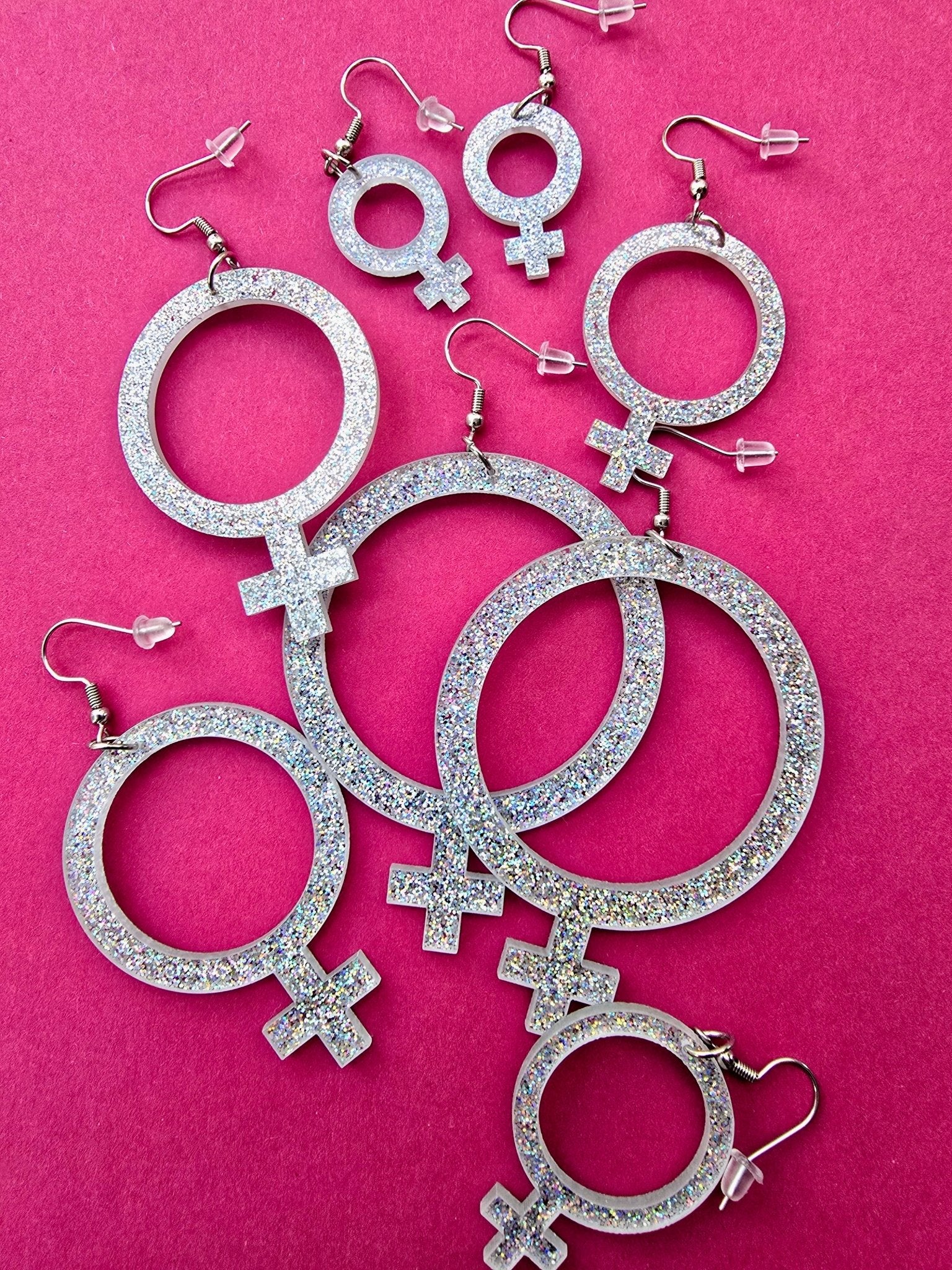 Örhängen Feminist Disco | Rino Örhängen i Mini 2.5 cm från Rino Design Sthlm