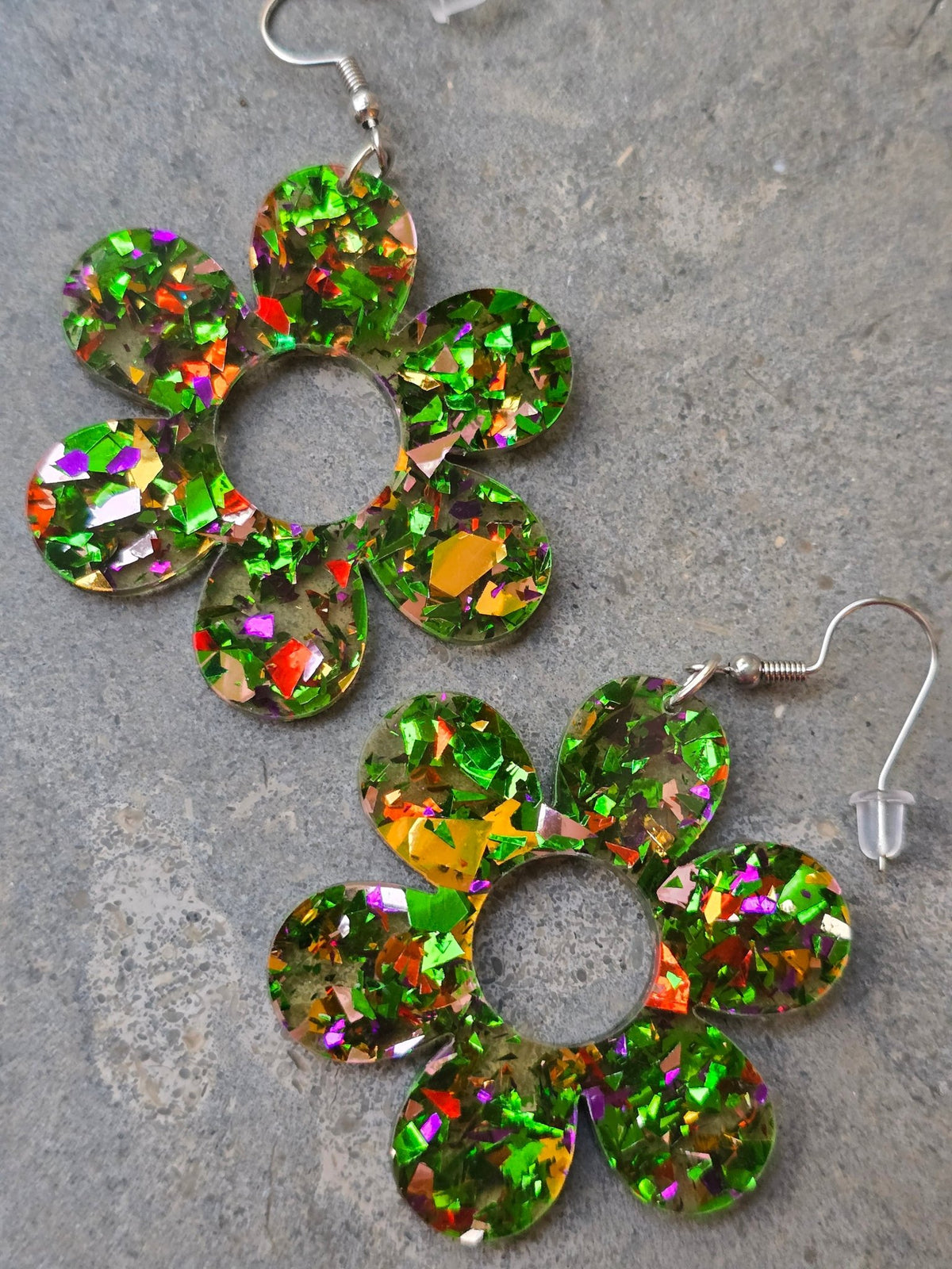 Örhängen Flower Power Grön Glitter | Rino Örhängen i Liten från Rino Design Sthlm