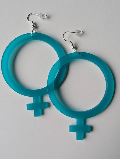 Örhängen feminist Aqua - 3 storlekar - Rino Design Sthlm