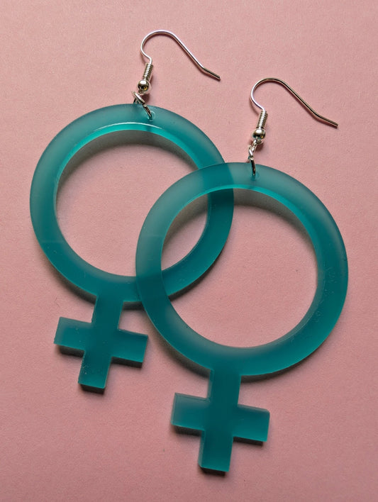 Örhängen feminist Aqua - 3 storlekar - Rino Design Sthlm