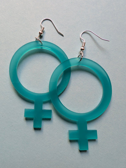 Örhängen feminist Aqua - 3 storlekar - Rino Design Sthlm