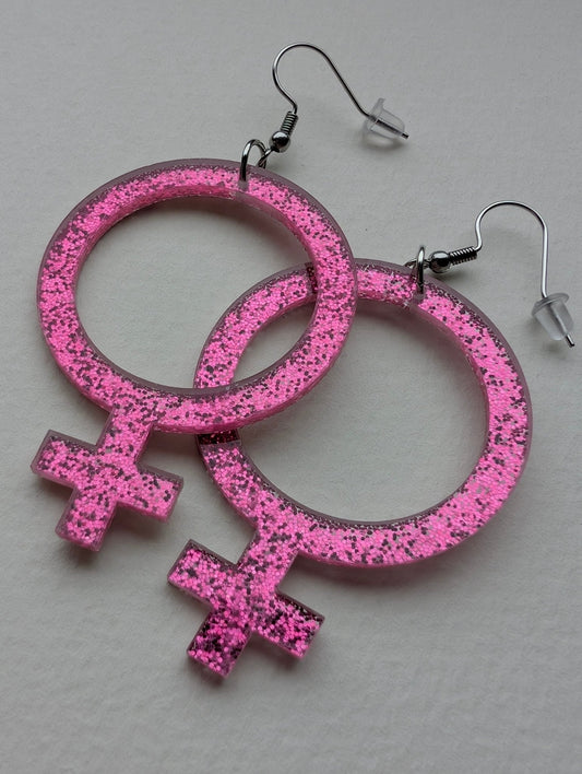 Örhängen feminist cerise glitter - Rino Design Sthlm