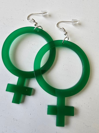 Örhängen feminist Grön - Rino Design Sthlm