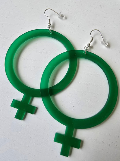 Örhängen feminist Grön - Rino Design Sthlm