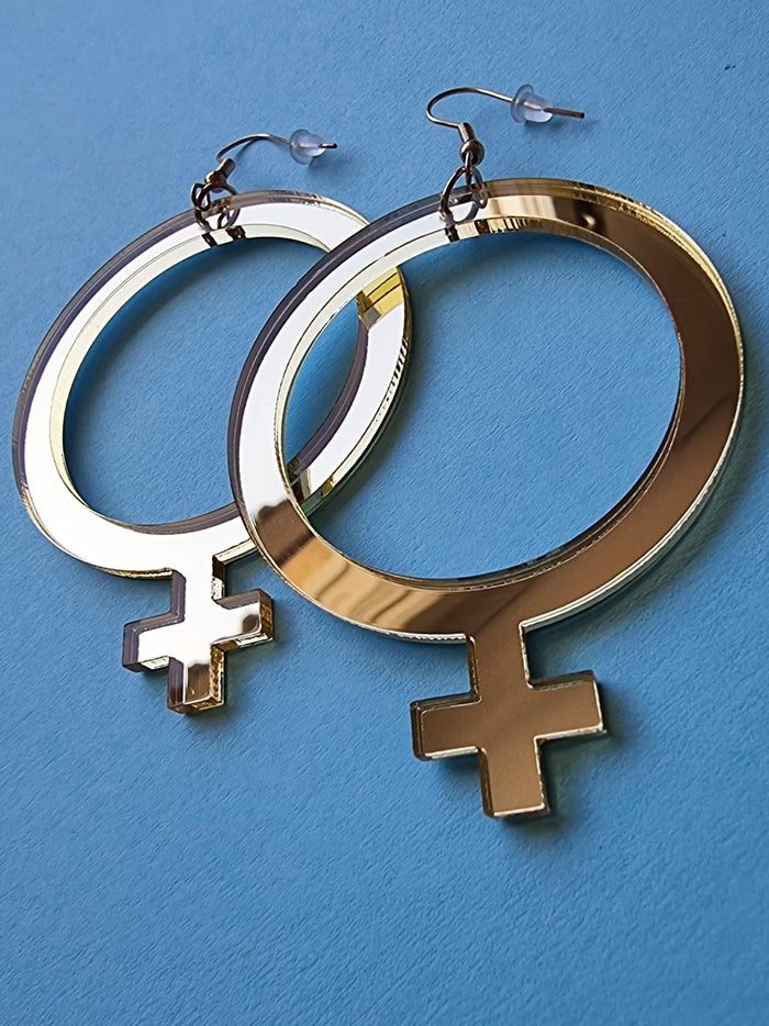 Örhängen Feminist Guld | Rino Örhängen i Mindre 4 cm från Rino Design Sthlm