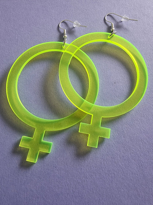 Örhängen feminist Neongul - Rino Design AB