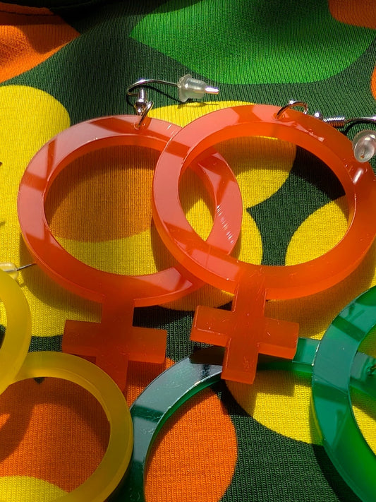 Örhängen feminist Orange - Rino Design Sthlm