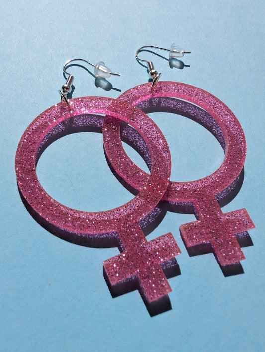 Örhängen feminist Rosa glitter - Rino Design Sthlm