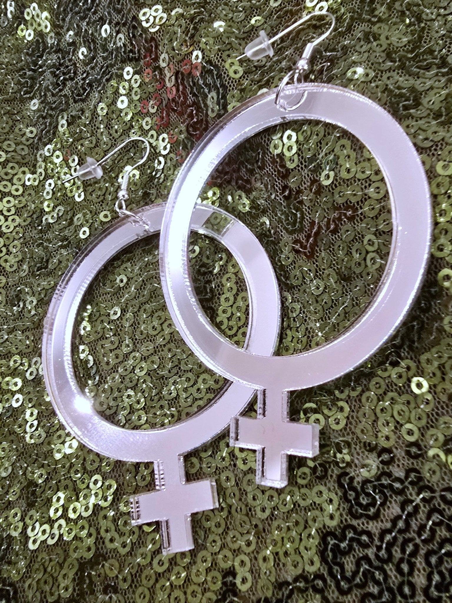 Örhängen feminist Silver - Rino Design Sthlm