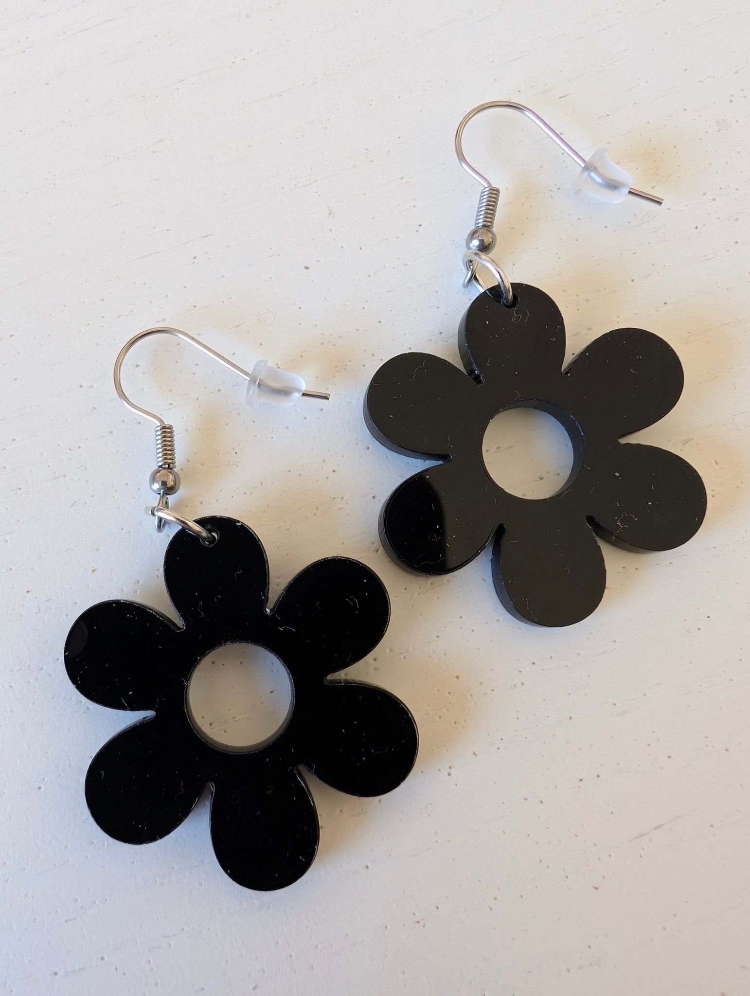 Örhängen Flower Power Svart by Rino - Rino Design Sthlm