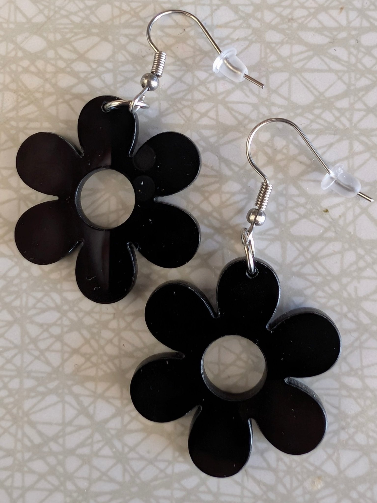 Örhängen Flower Power Svart | Rino Örhängen i 34 mm från Rino Design Sthlm