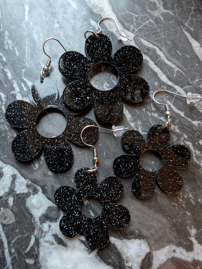 Örhängen Flower Power Svart glitter by Rino - Rino Design Sthlm