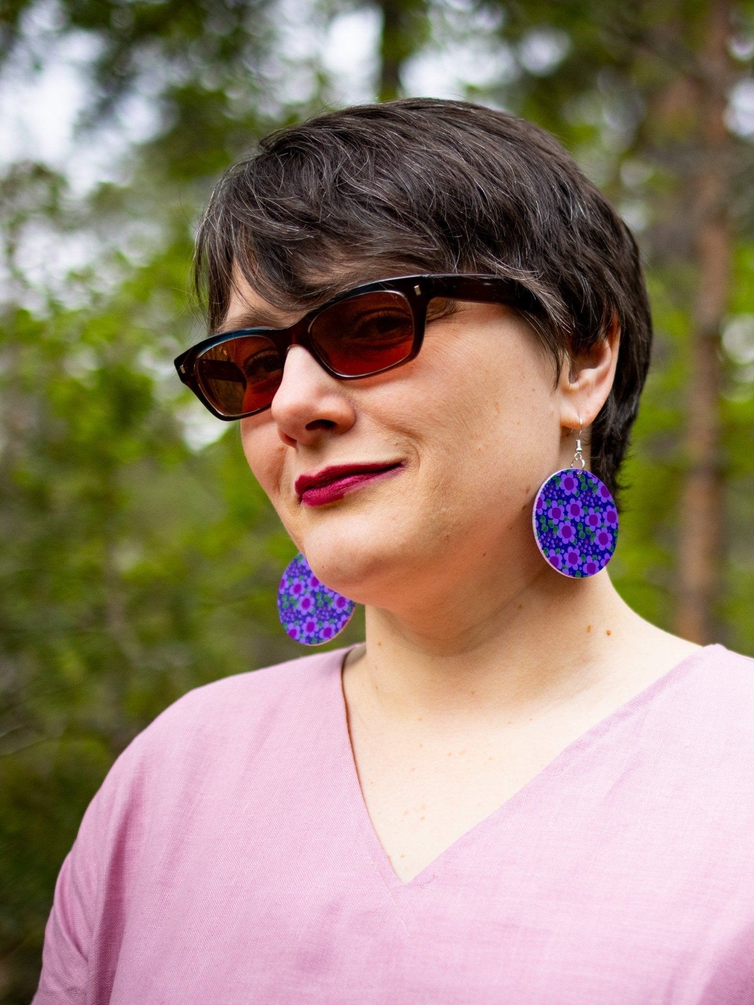 Örhängen Lila solblomma | Rino Örhängen i One size från Rino Design Sthlm