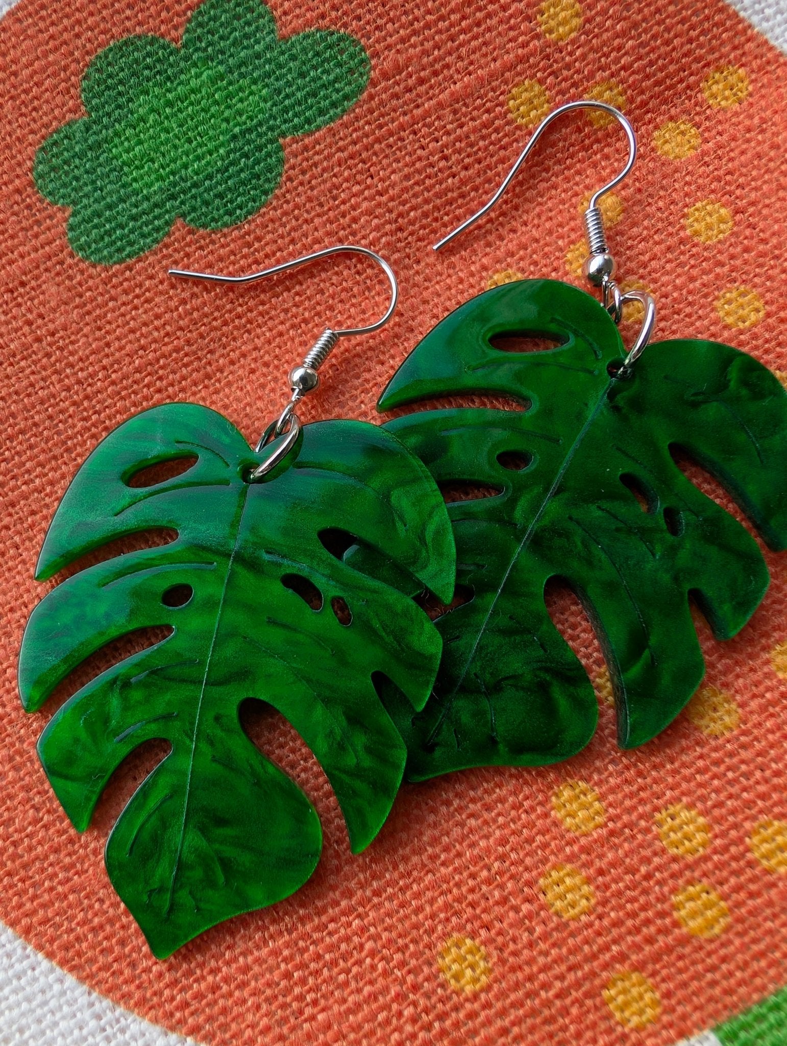 Örhängen Monstera stor | Rino Örhängen i one size från Rino Design Sthlm