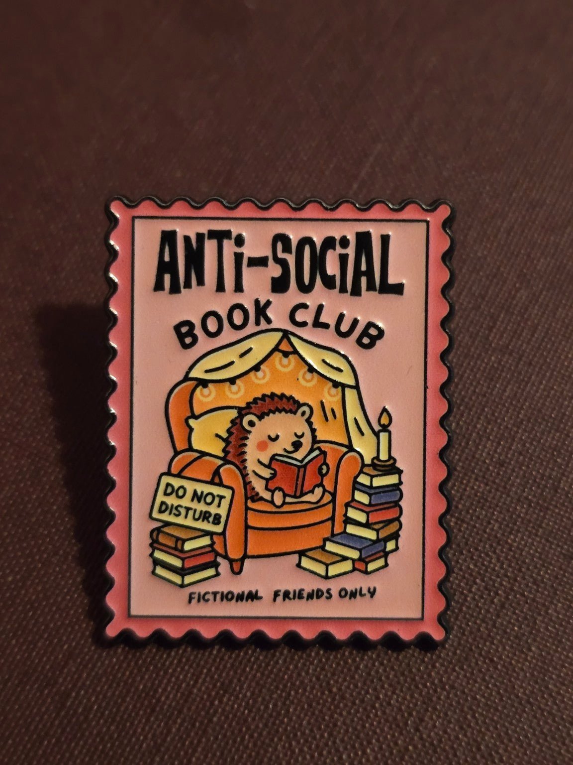 Pin Anti-Social Book Club Pins i One size från Rino Design Sthlm