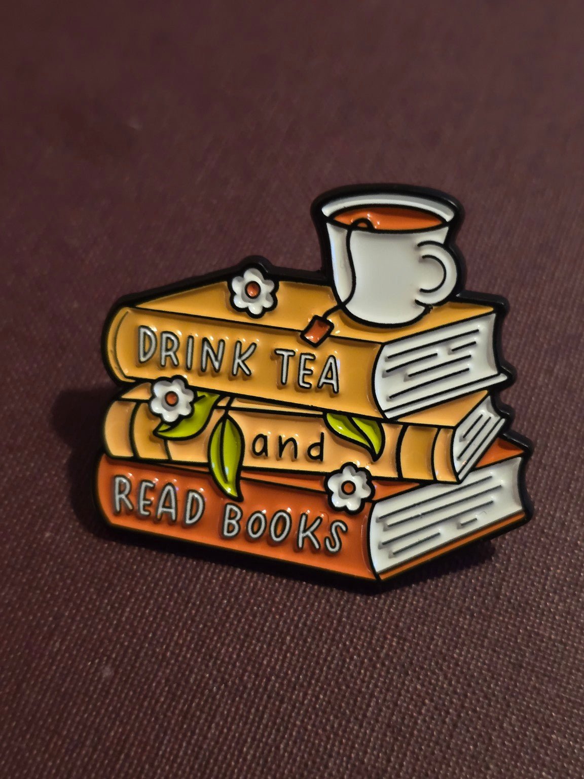 Pin Drink Tea and Read Books Pins i One size från Rino Design Sthlm