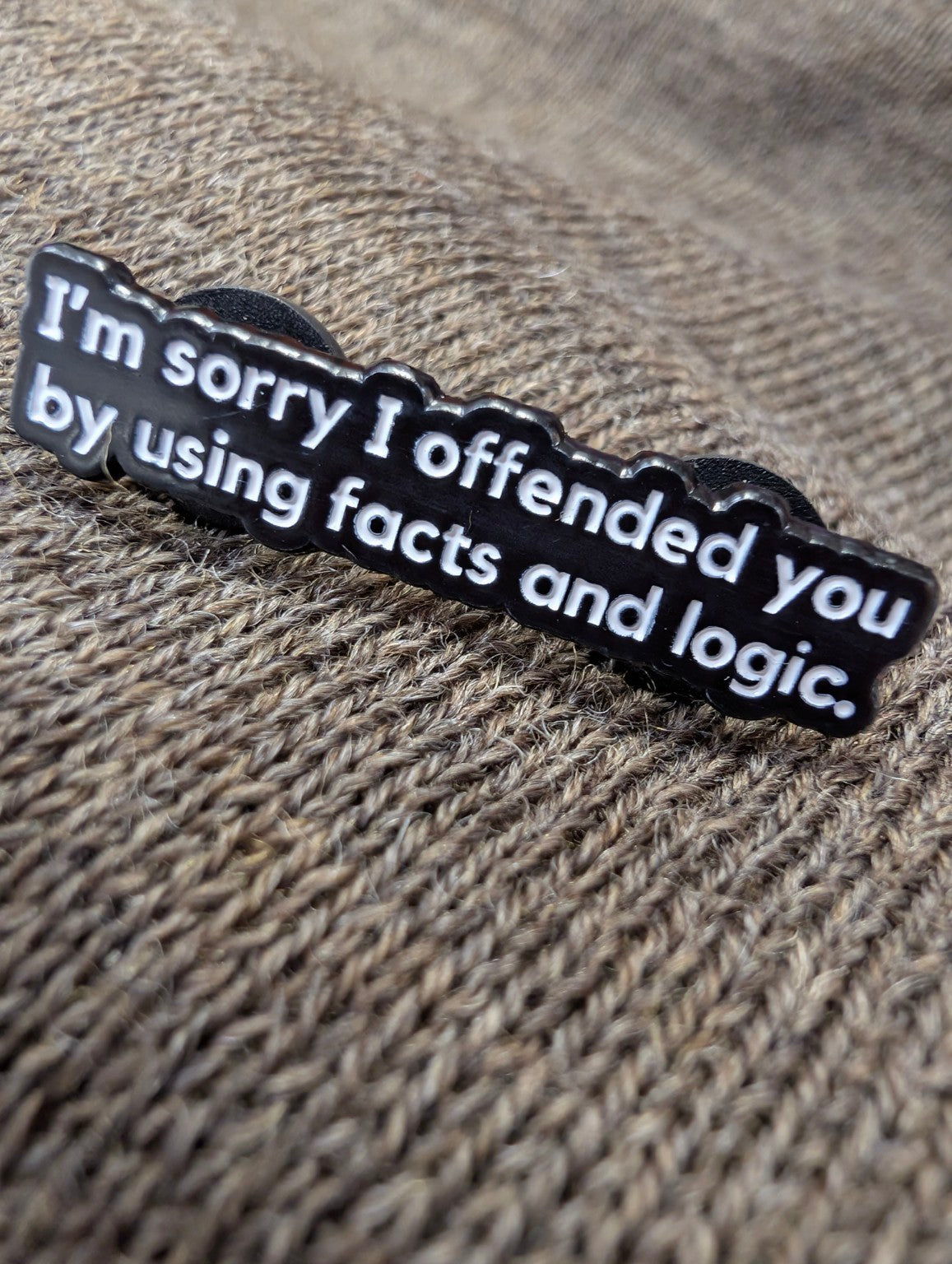 Svart pin med vit text I'm sorry I offended you by using facts and logic