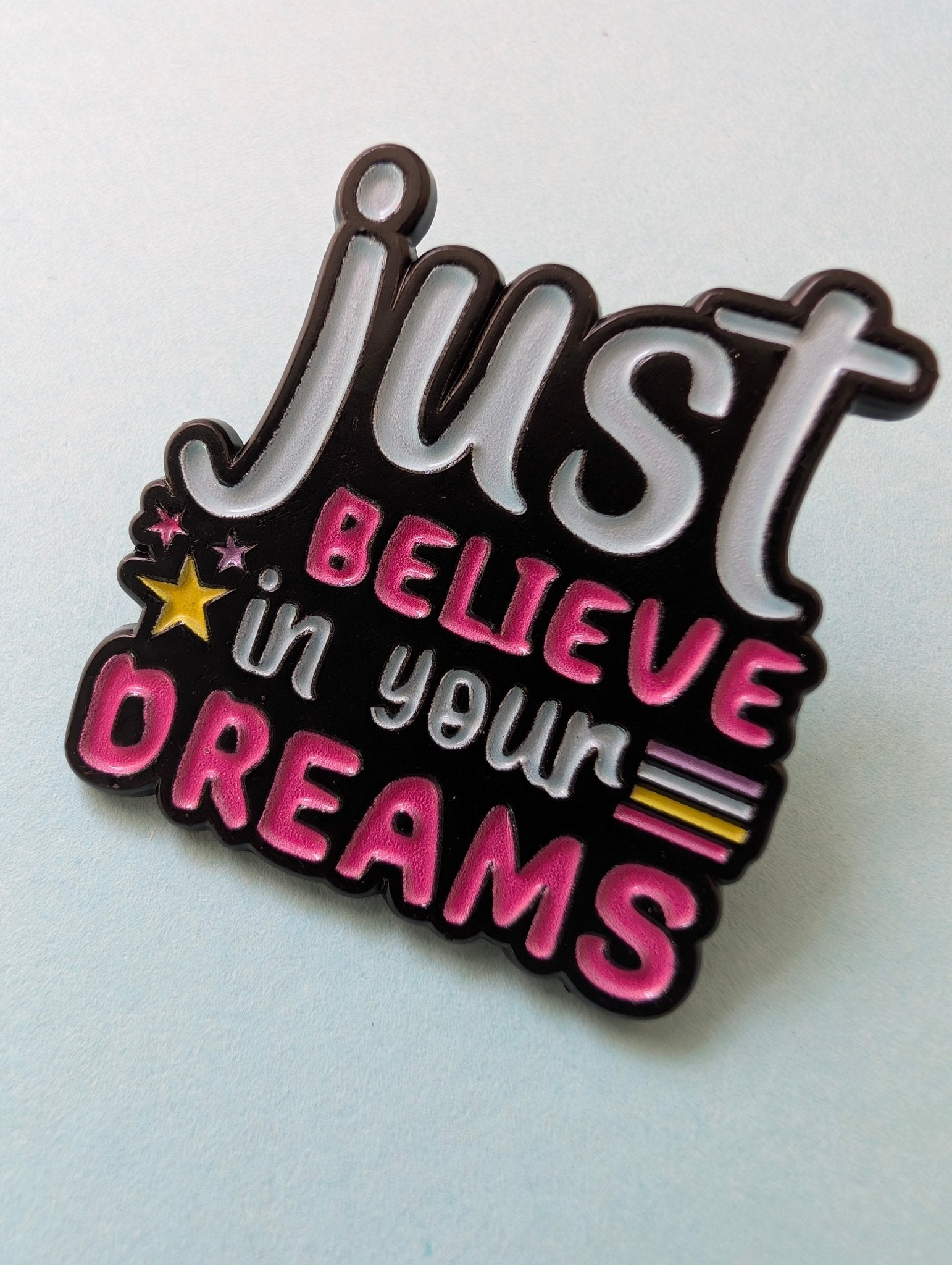 Pin "Just Believe in your dreams" Pins i One size från Rino Design Sthlm