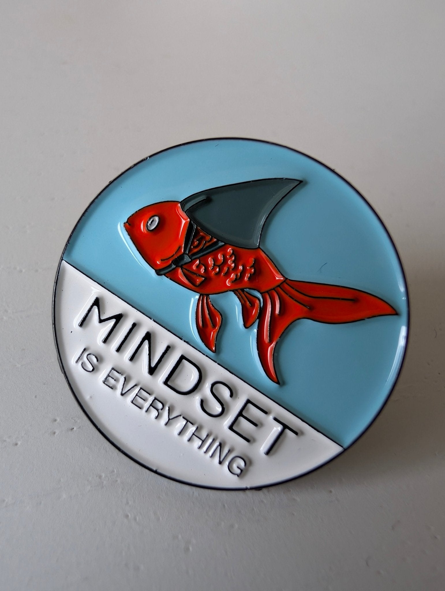 Pin Mindset is everything Pins i One size från Rino Design Sthlm