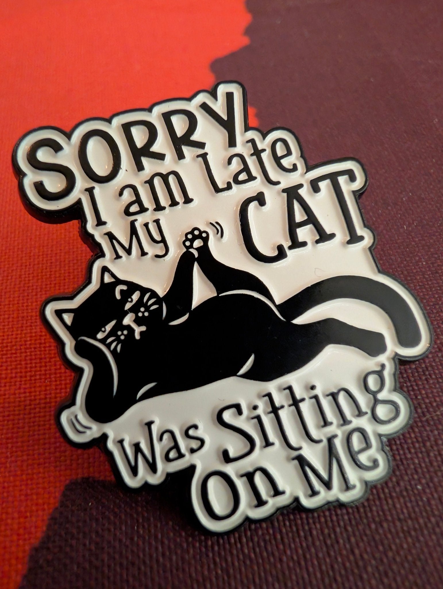 Pin My cat was sitting on me Pins i One size från Rino Design Sthlm