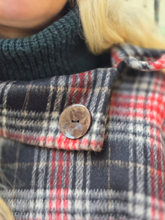 Poncho ull svart/röd rutig - Rino Design Sthlm