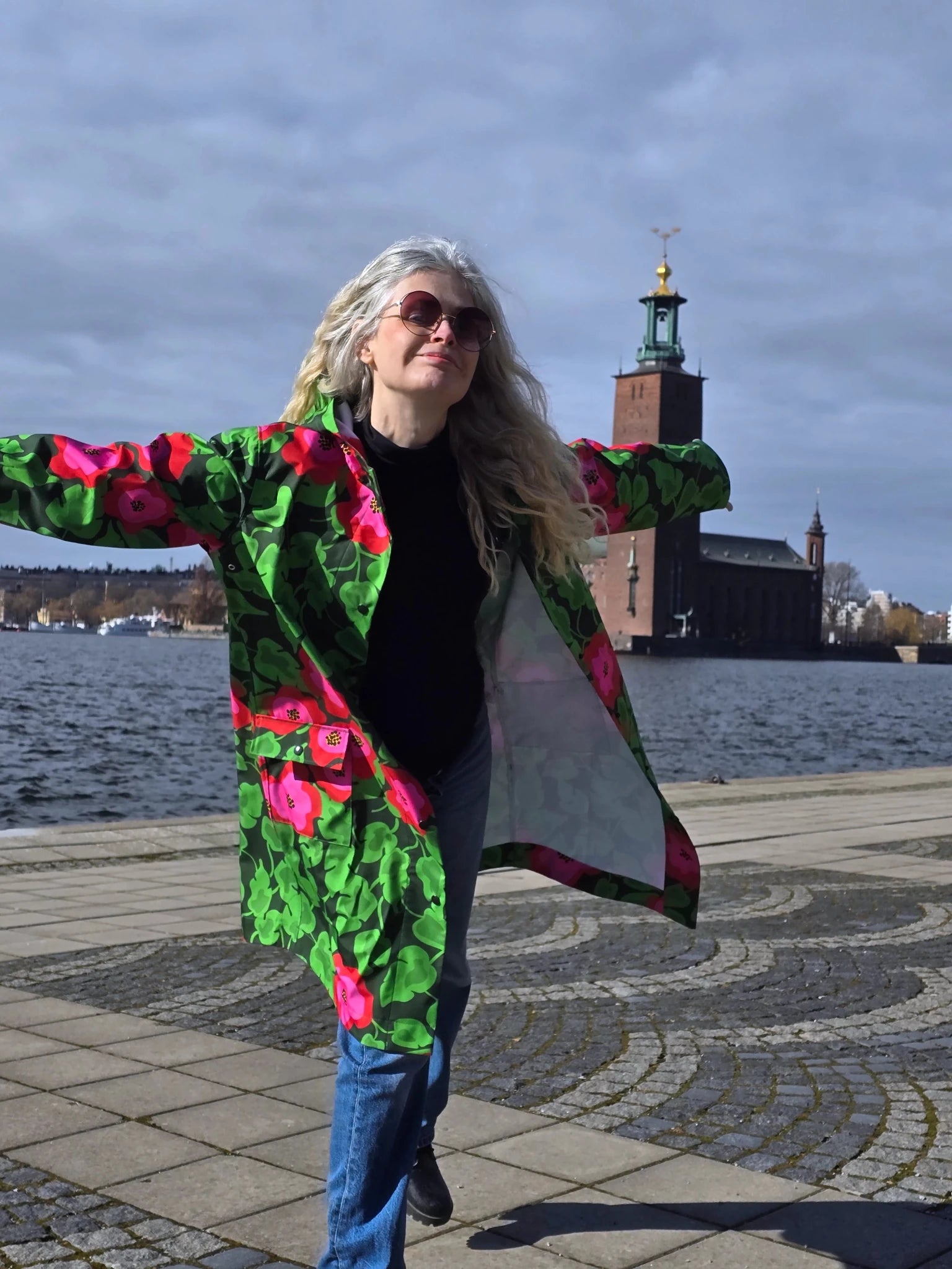 Regnkappa Mönstrad Törnrosa | Rino Regnkappa i S/M från Rino Design Sthlm