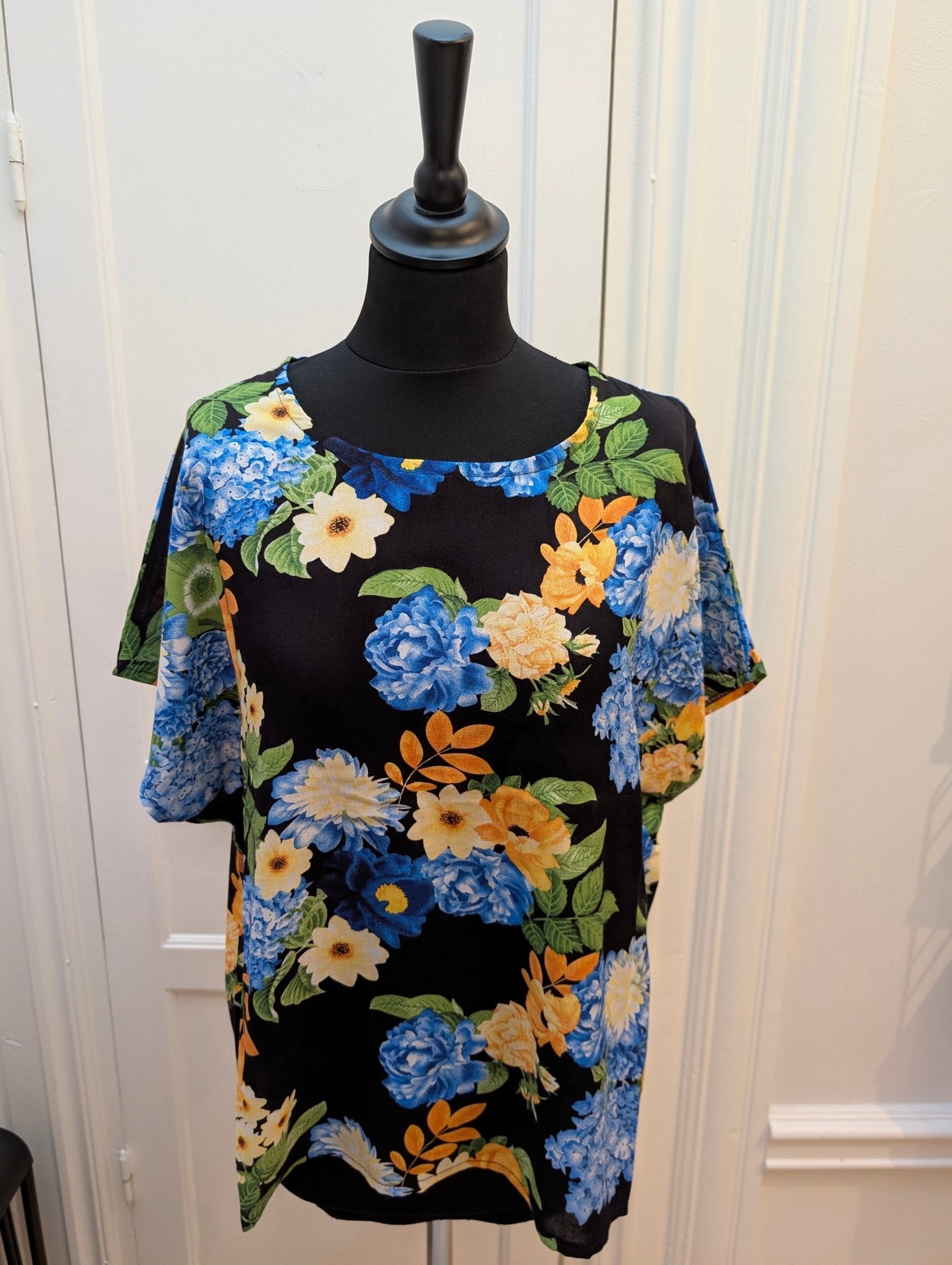 Box - blus dam Blommor | Rino Box - blus i S/M från Rino Design Sthlm