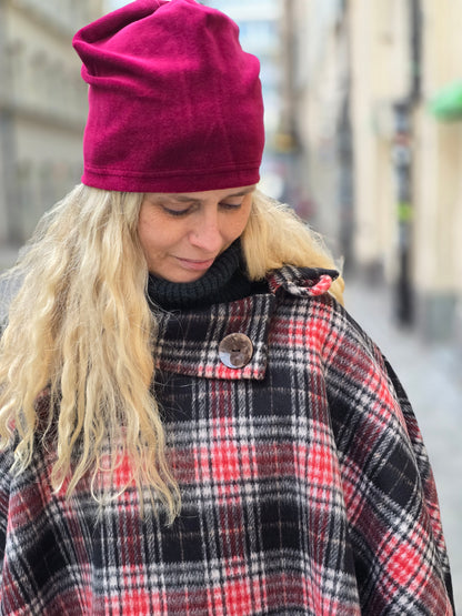 Poncho ull svart/röd rutig