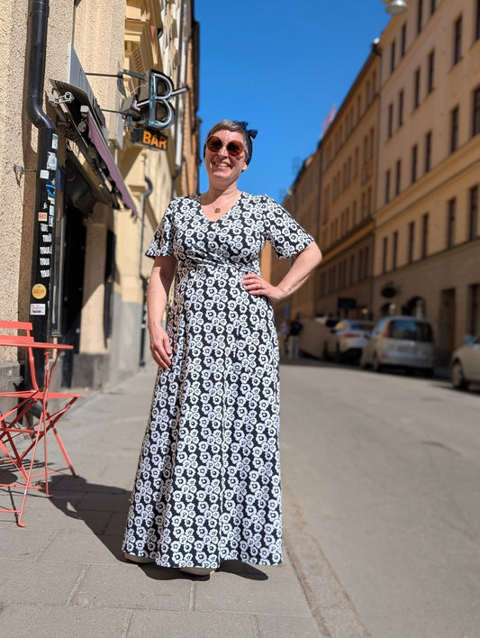 Svart/Vit Långklänning Feminist - Rino Design Sthlm