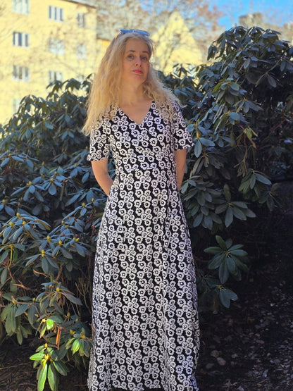 Svart/Vit Långklänning Feminist - Rino Design Sthlm