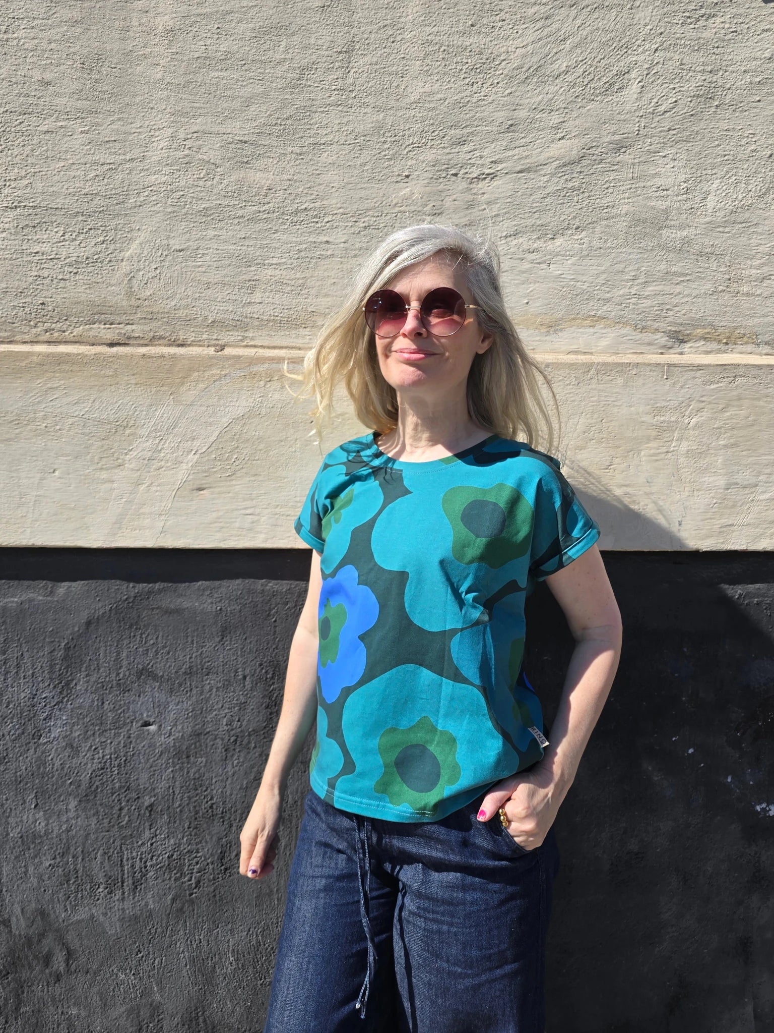 T-shirt Feminist Blå | Rino T-shirt i S från Rino Design Sthlm