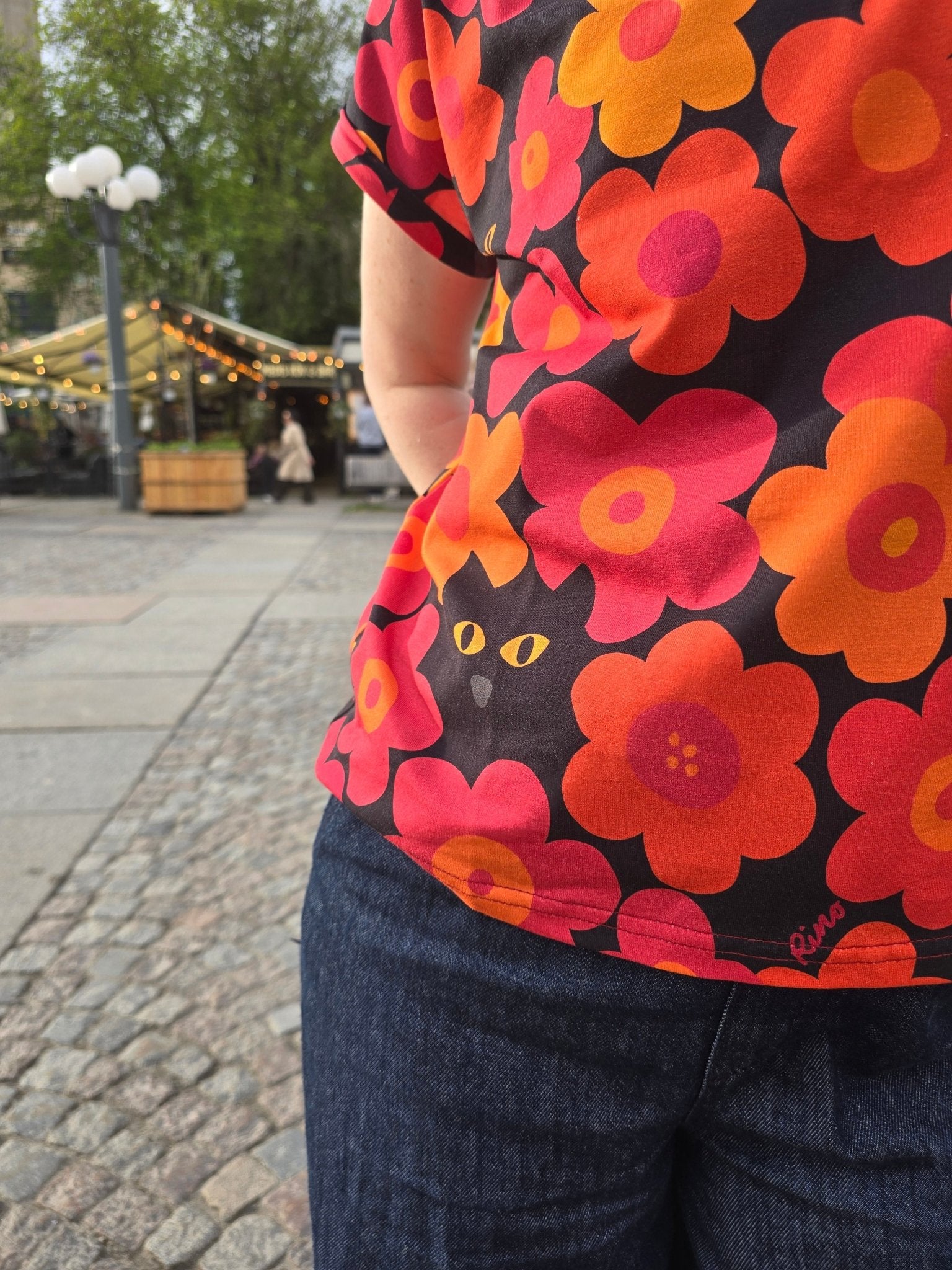 T-shirt Tittut | Rino T-shirt i S från Rino Design Sthlm
