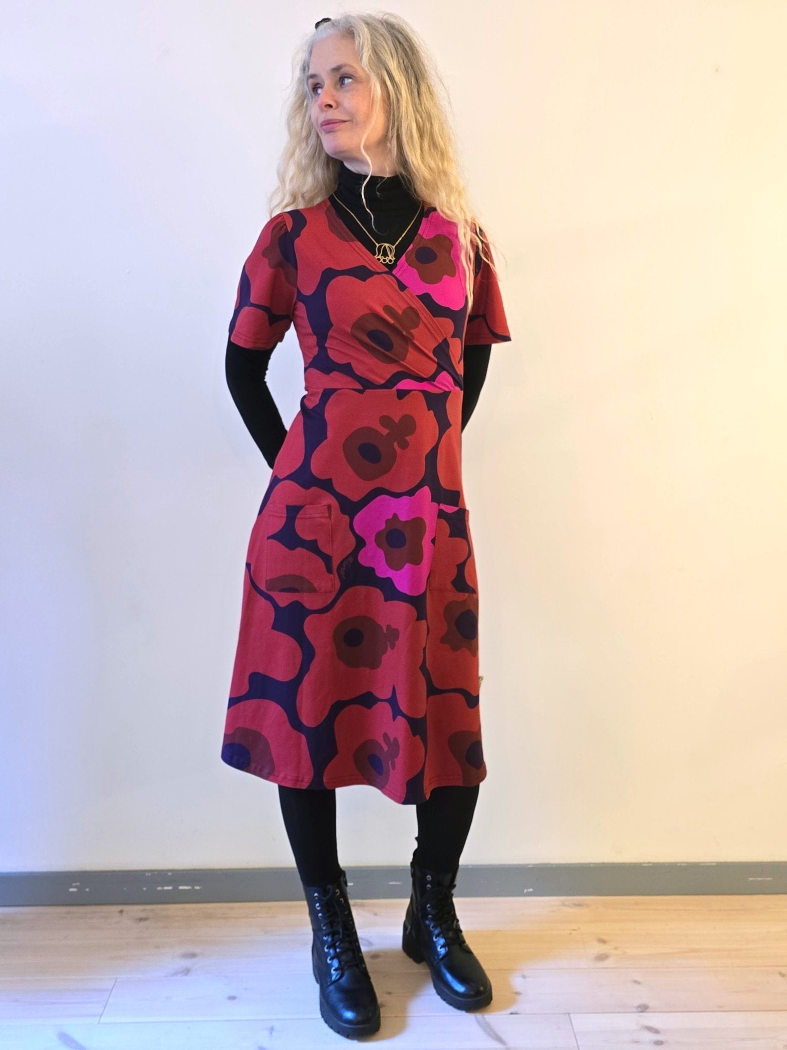 Trikåklänning Feminist | Rino Klänning i S från Rino Design Sthlm