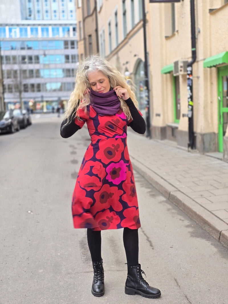 Trikåklänning Feminist | Rino Klänning i S från Rino Design Sthlm