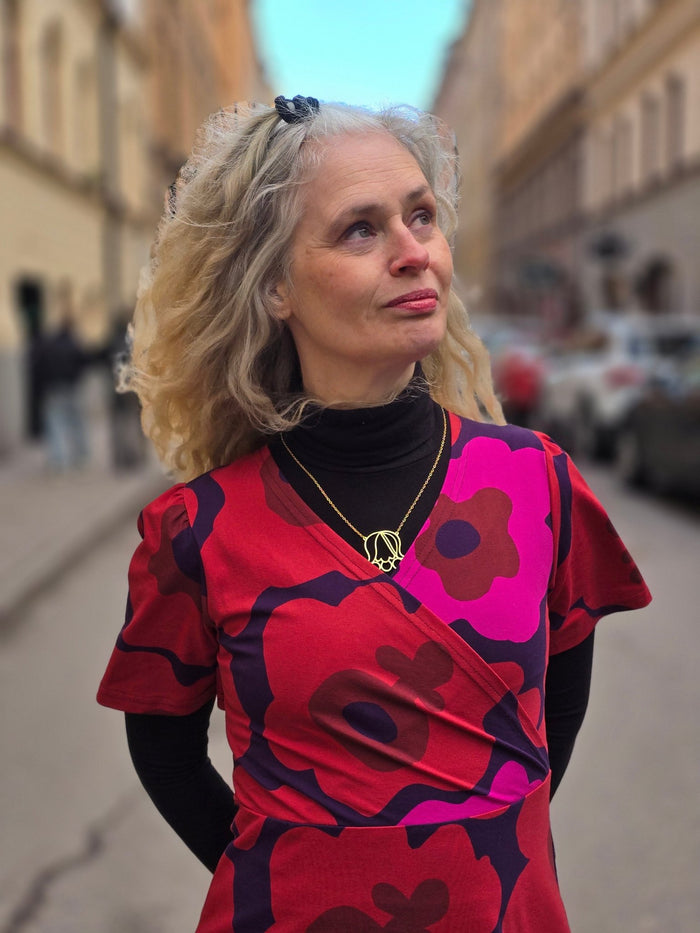 Trikåklänning Feminist | Rino Klänning i S från Rino Design Sthlm