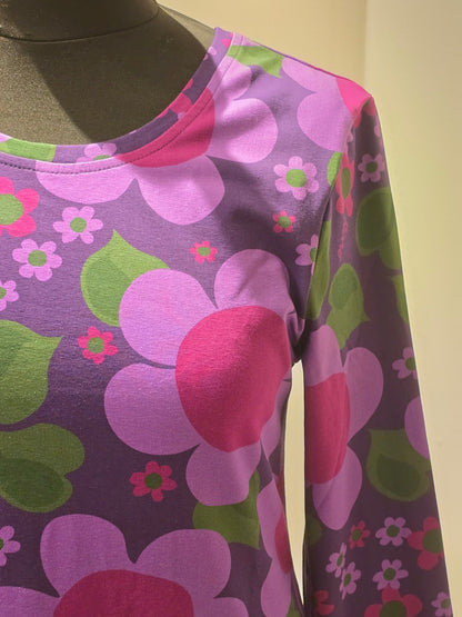 Trikåklänning Lila Solblomma - Rino Design Sthlm