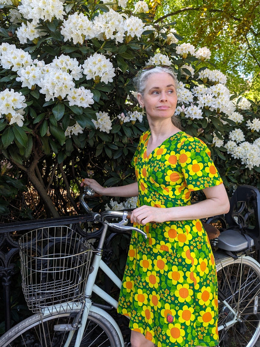Trikåklänning Solblomma gul - Rino Design Sthlm