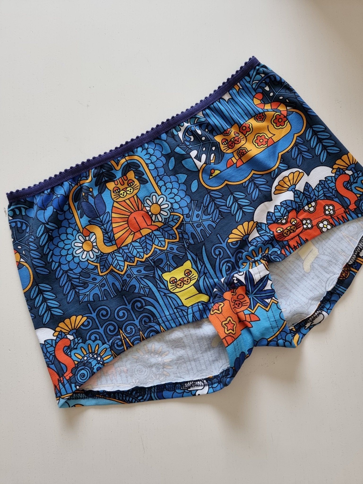 Trosor med ben Katt liten blå | Rino Trosor i S från Rino Design Sthlm