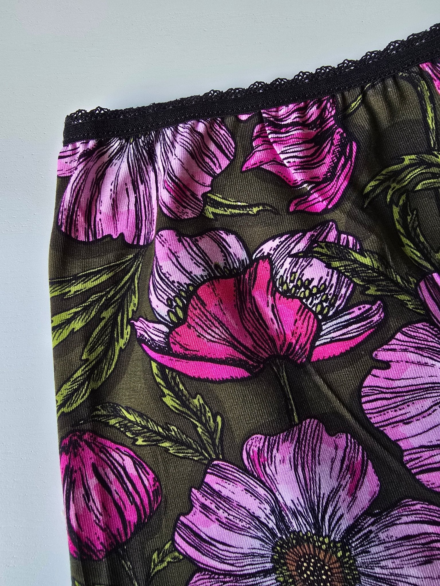 Trosor med ben Smilfink | Rino Trosor i S från Rino Design Sthlm