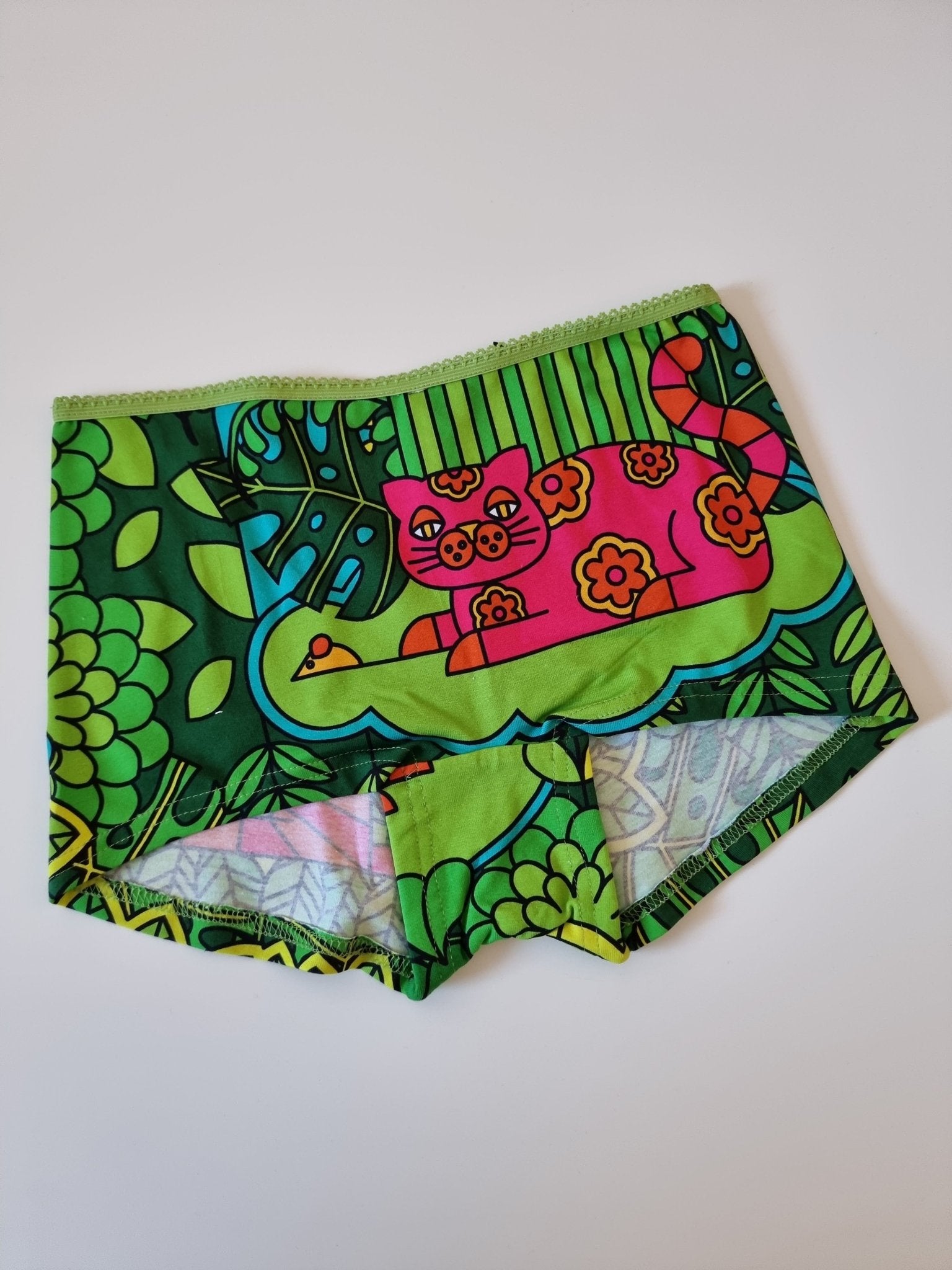 Trosor med ben stor katt grön | Rino Trosor i S från Rino Design Sthlm