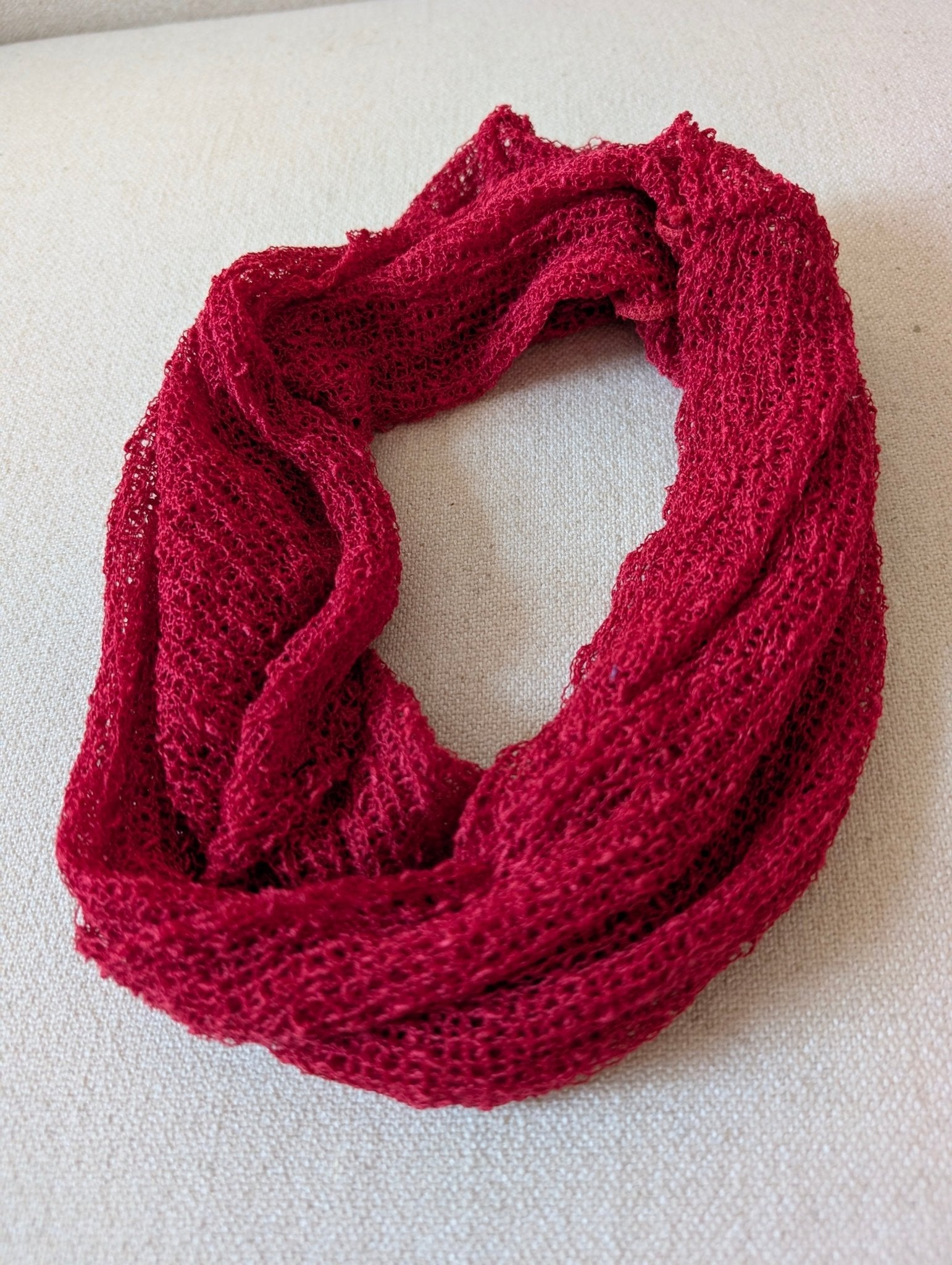 Tubsjal Finstickad Liten Röd | Rino Sjal i One size från Rino Design Sthlm