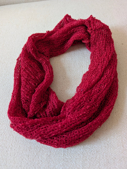 Tubsjal Finstickad Liten Röd | Rino - Rino Design Sthlm