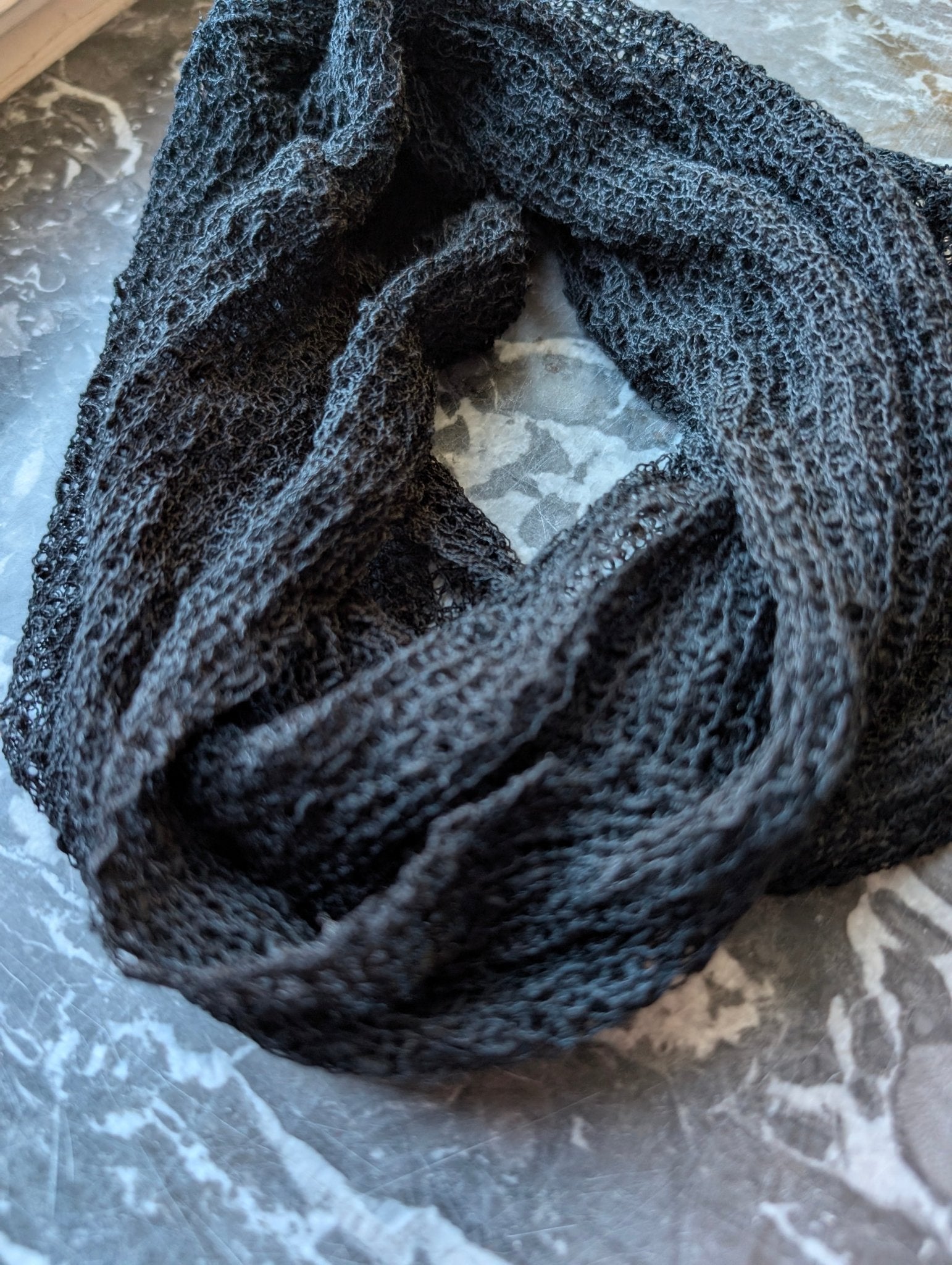 Tubsjal Finstickad Liten Svart | Rino Sjal i One size från Rino Design Sthlm