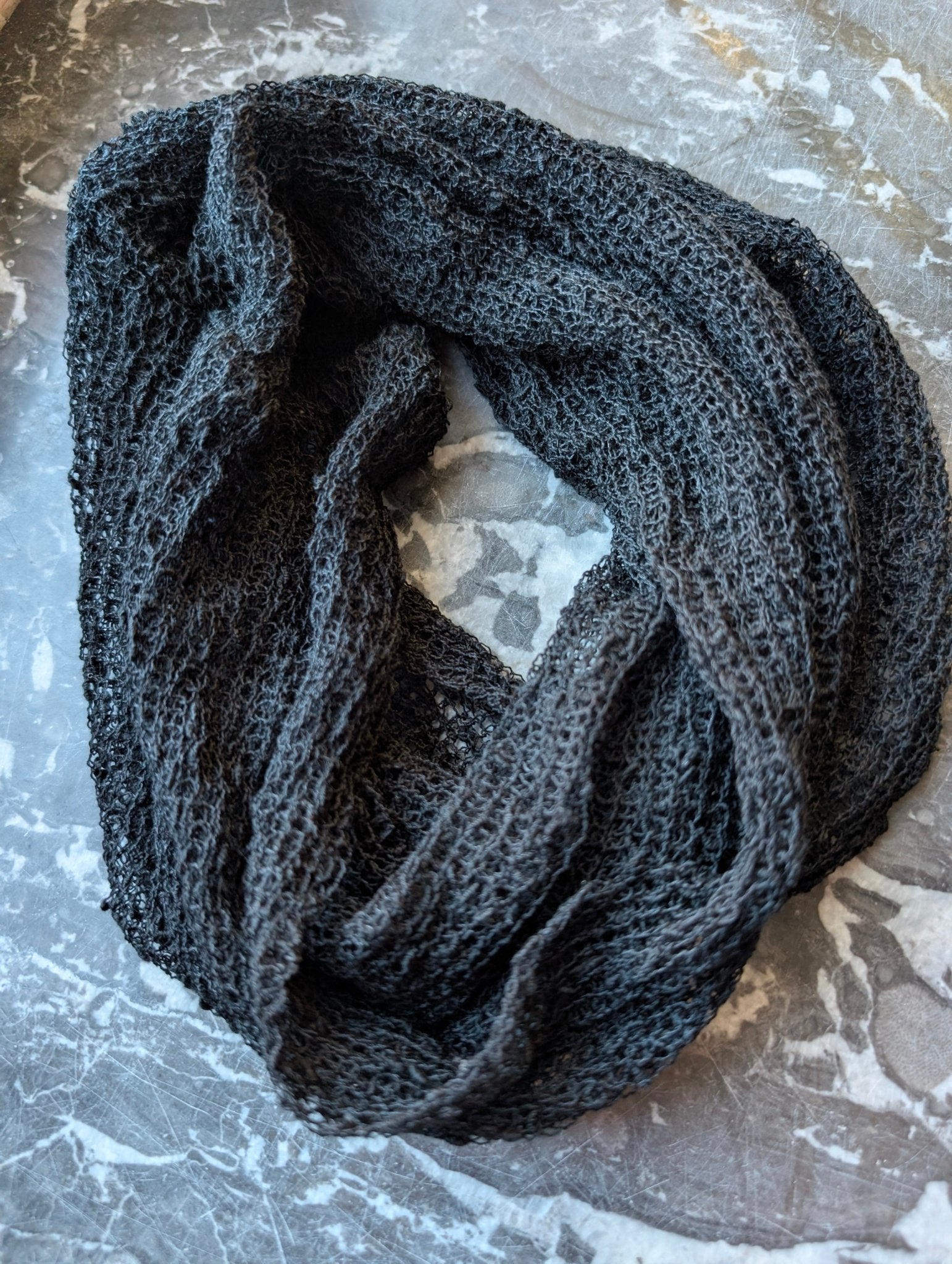 Tubsjal Finstickad Liten Svart | Rino Sjal i One size från Rino Design Sthlm