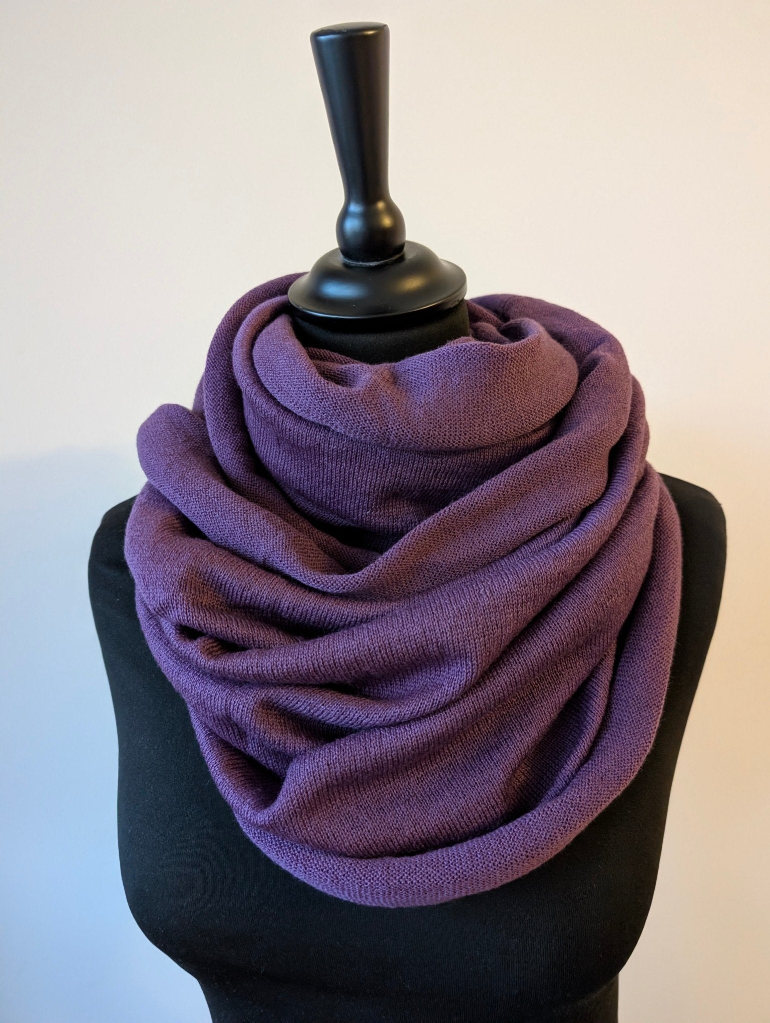 Tubsjal Ull Lila | Rino Sjal i One size från Rino Design Sthlm