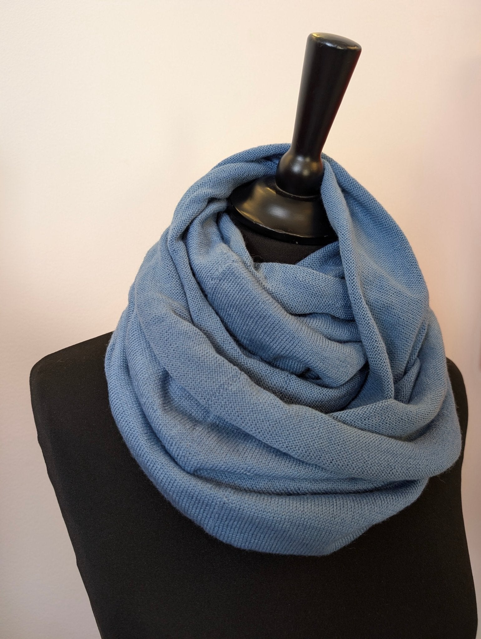 Tubsjal Ull ljust blå Sjal i One size från Rino Design Sthlm