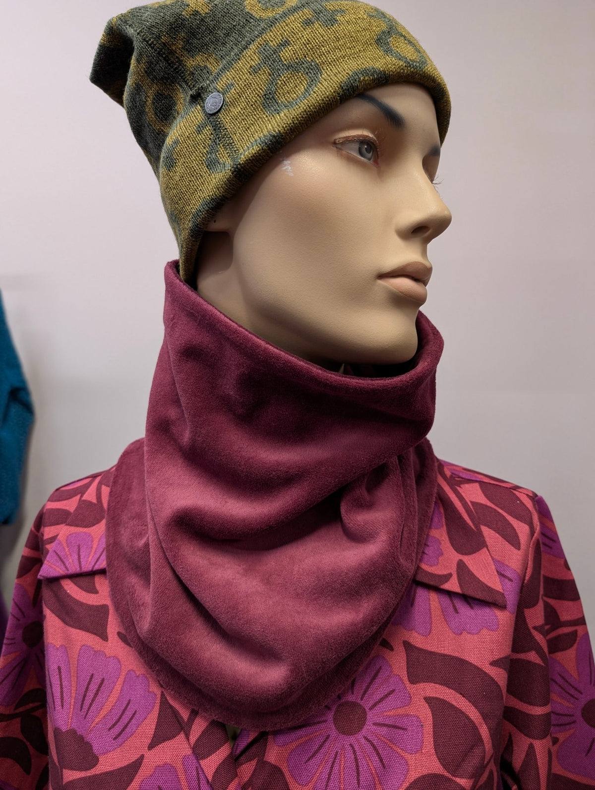 Tubsjal Velour Vinröd Ljus | Rino Sjal i One size från Rino Design Sthlm