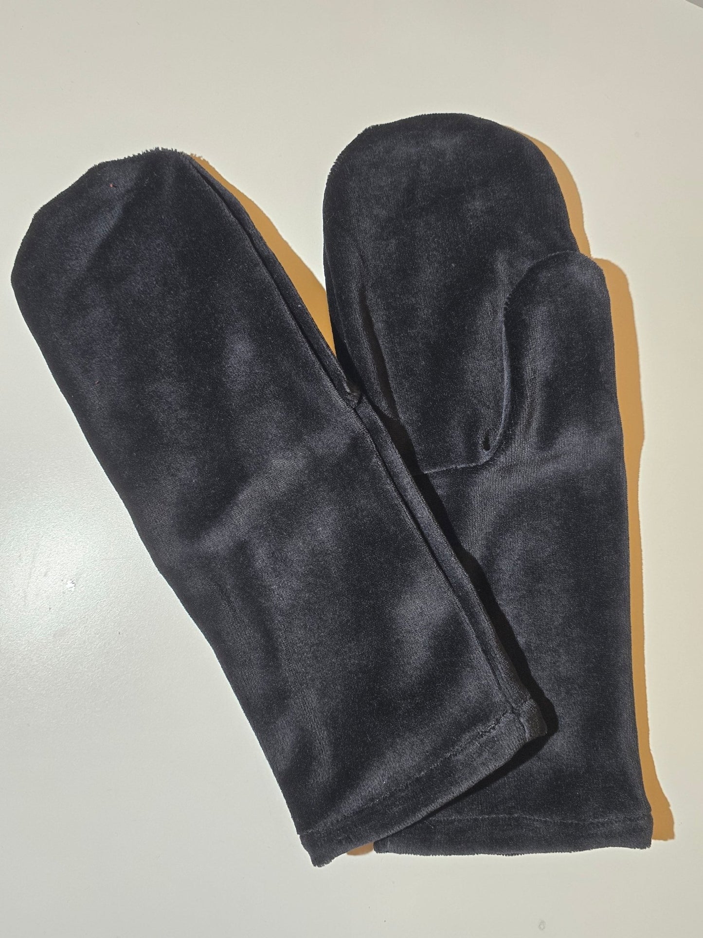 Vantar Velour Svart - Rino Design Sthlm