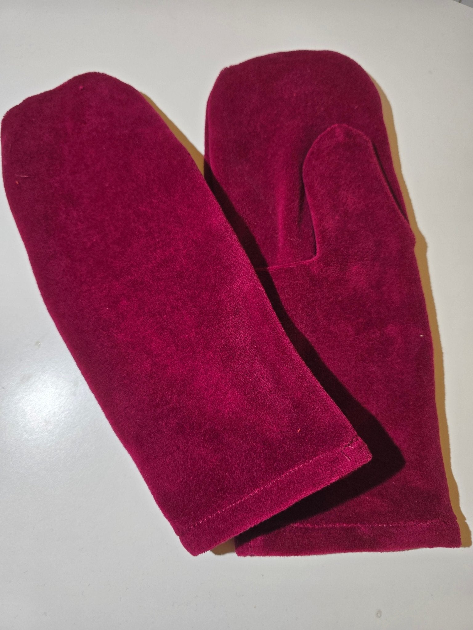 Vantar Velour Vinröd | Rino Vantar Velour i Mindre från Rino Design Sthlm