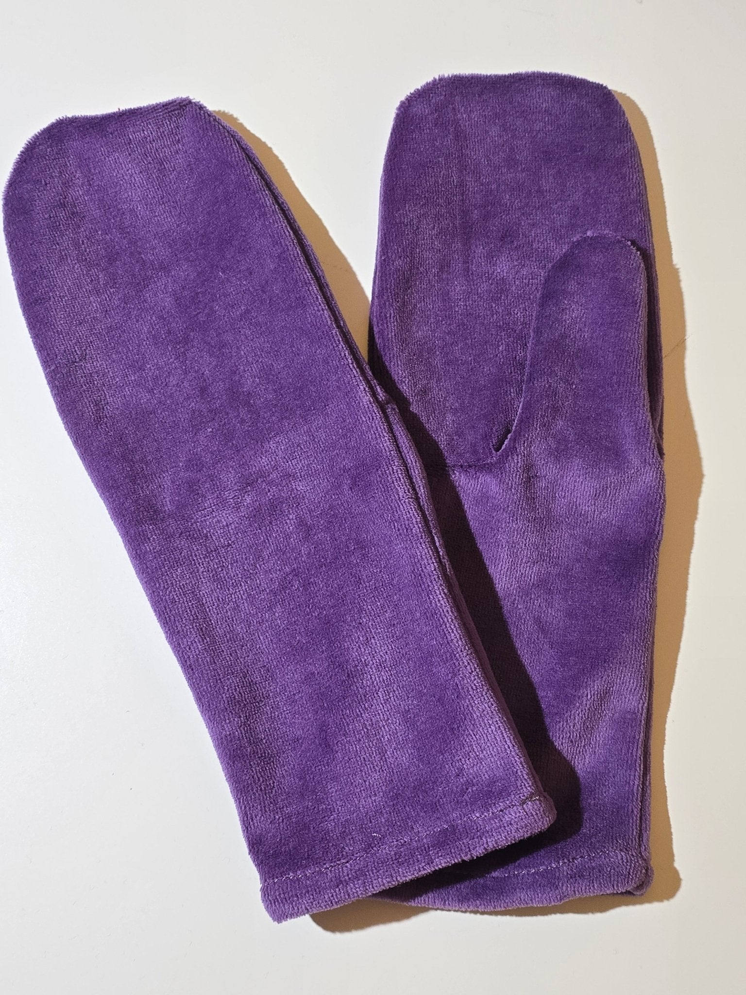 Vantar Velour Violett - Rino Design Sthlm
